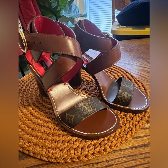 LOUIS VUITTON 
Calfskin Monogram Ocean Drive Heeled Sandals 37 Cognac - Picture 1 of 12